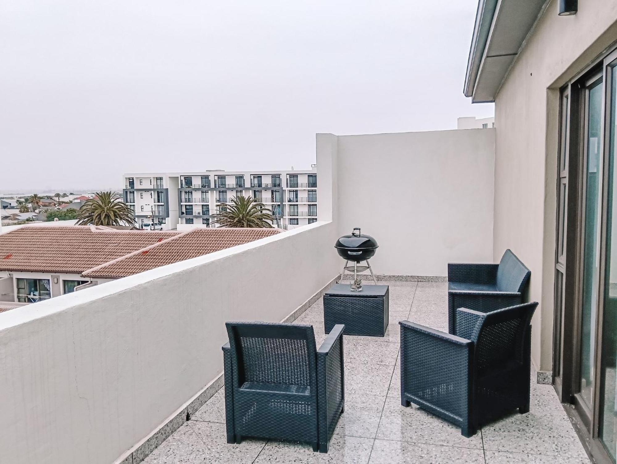 Cape Mae Apartment