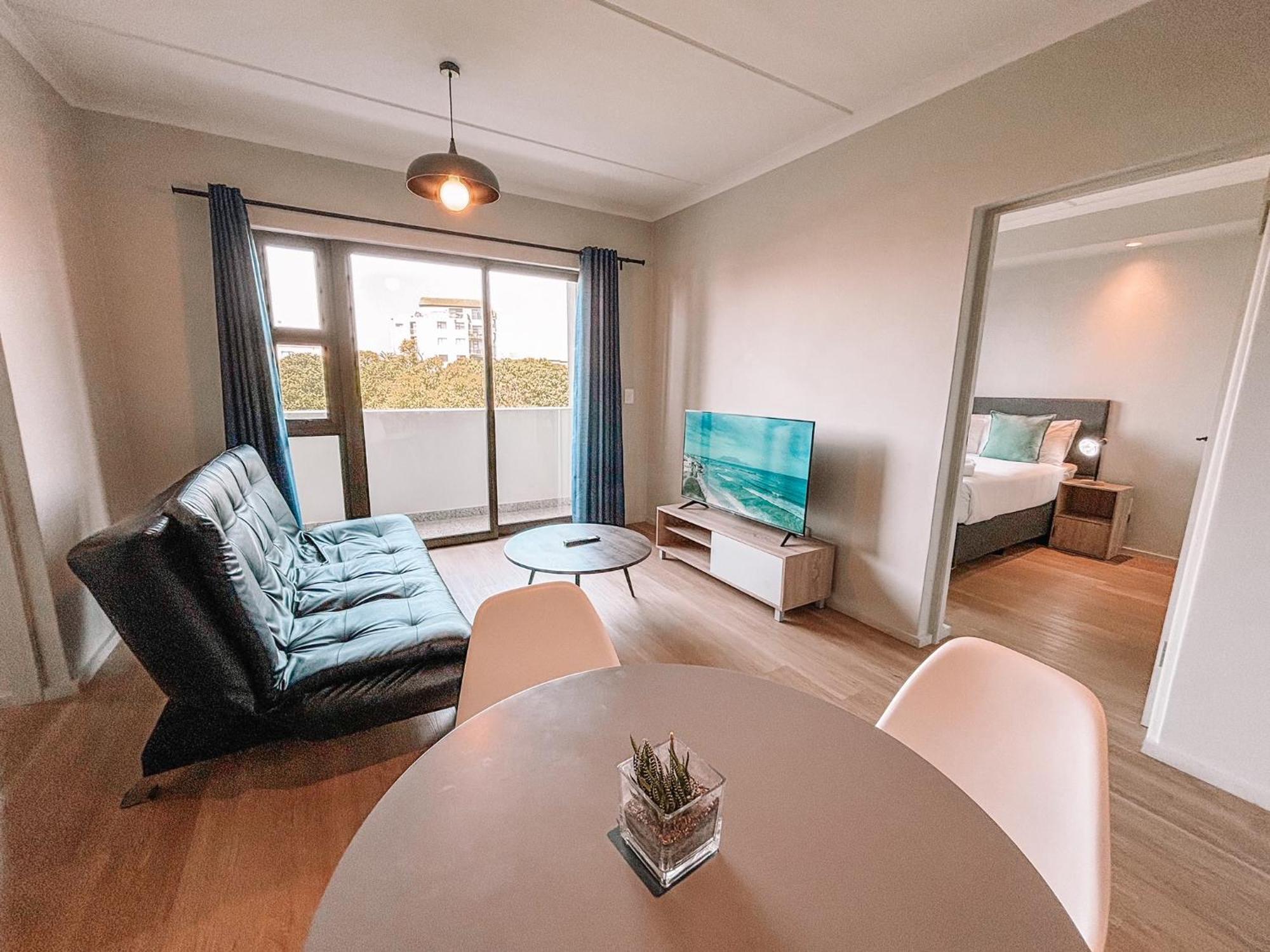 Cape Mae Apartment *